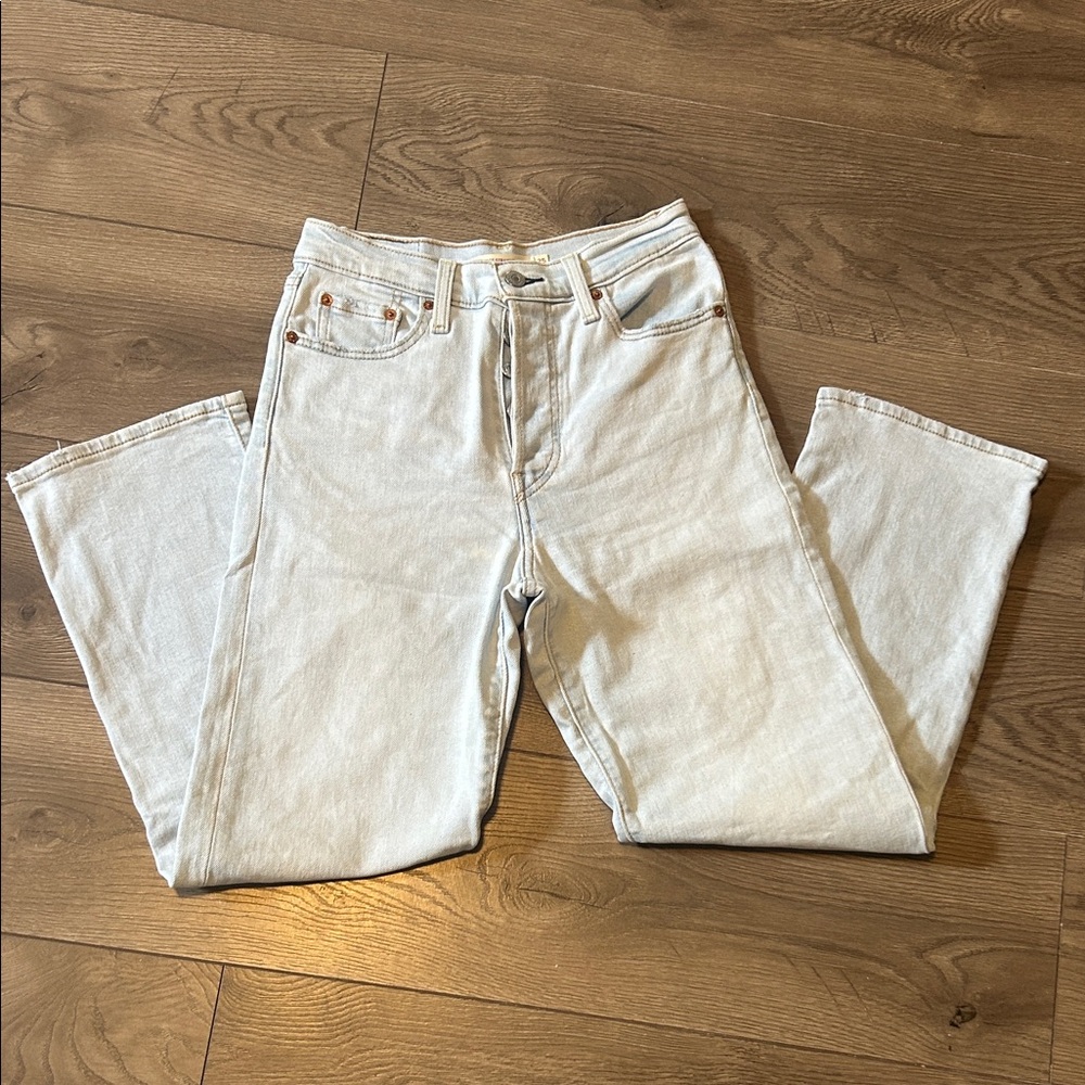 Levi's Women's Light Wash Straight Leg Jeans